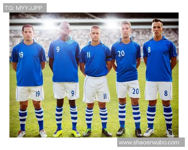 超可爱的足球明星们在绿茵场上展现魅力与风采的精彩瞬间